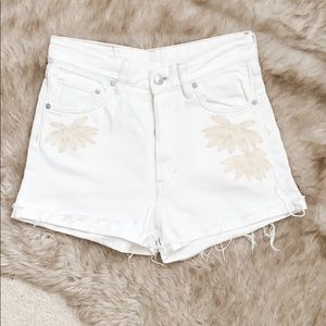H&M// White Embroidered Shorts